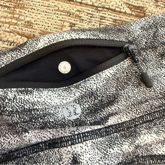 Lululemon Gray Camo Full-Length Leggings Size 6 Black Panel Athletic Yoga - Picture 5 of 7
